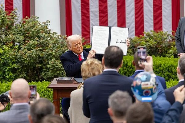 為何突然宣布暫緩關(guān)稅？多位知情人士透露圖片